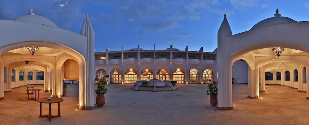 סקיראת L' Amphitrite Palace Beach Resort & Spa מראה חיצוני תמונה
